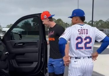 Video: Juan Soto sorprende a Brett Baty con un Chevrolet Tahoe 2025 por cederle el número 22