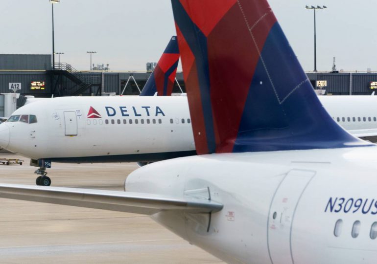 Video: Avión de Japan Airlines choca a otro de Delta Air Lines que estaba estacionado