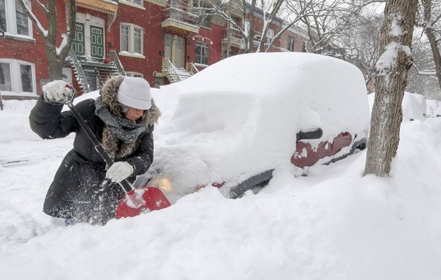 Montreal sufre intensa nevada y condiciones peligrosas de viaje