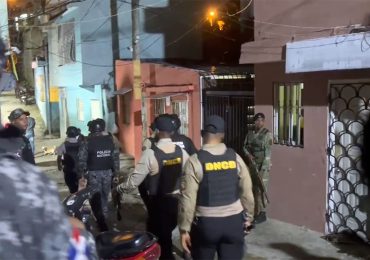 Policía, DNCD y Ejército ejecutan operativo contra el microtráfico en Los Guaricanos