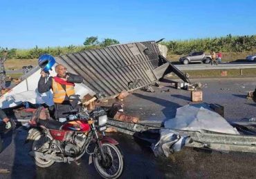 Accidente múltiple en autovía del Coral deja varios heridos; uno de ellos permanece atrapado