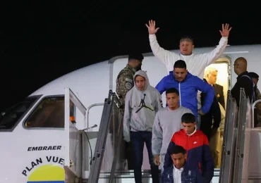 Llegan primeros migrantes de "Vuelta a la Patria" repatriados desde EE.UU. a Venezuela