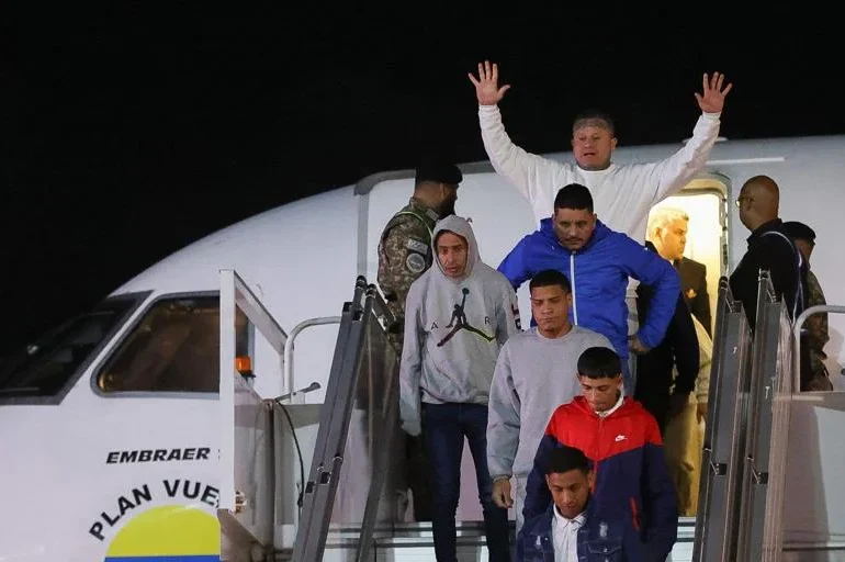 Llegan primeros migrantes de "Vuelta a la Patria" repatriados desde EE.UU. a Venezuela