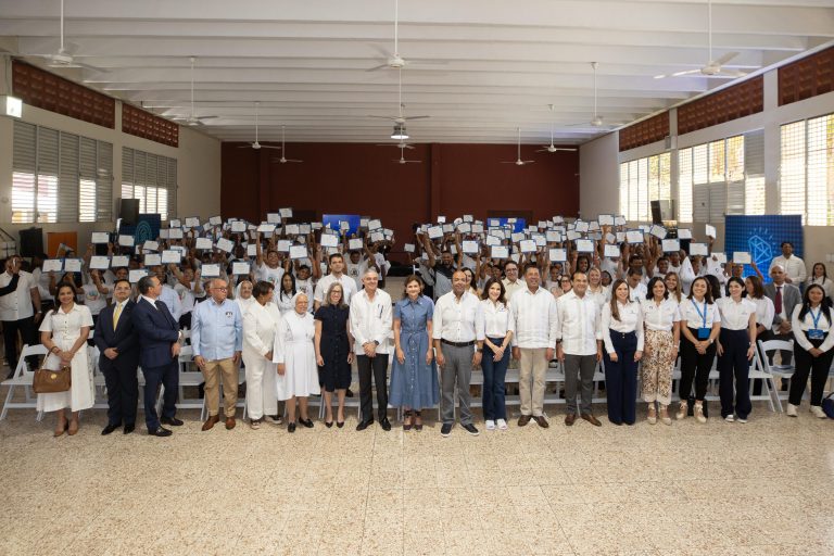 Raquel Peña y Samuel Pereyra imparten primer taller de educación financiera en escuelas públicas