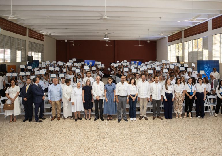 Raquel Peña y Samuel Pereyra imparten primer taller de educación financiera en escuelas públicas