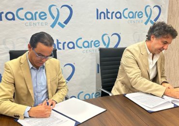 IntraCare Center y Radonic unen esfuerzos para mejorar la atención oncológica en el país