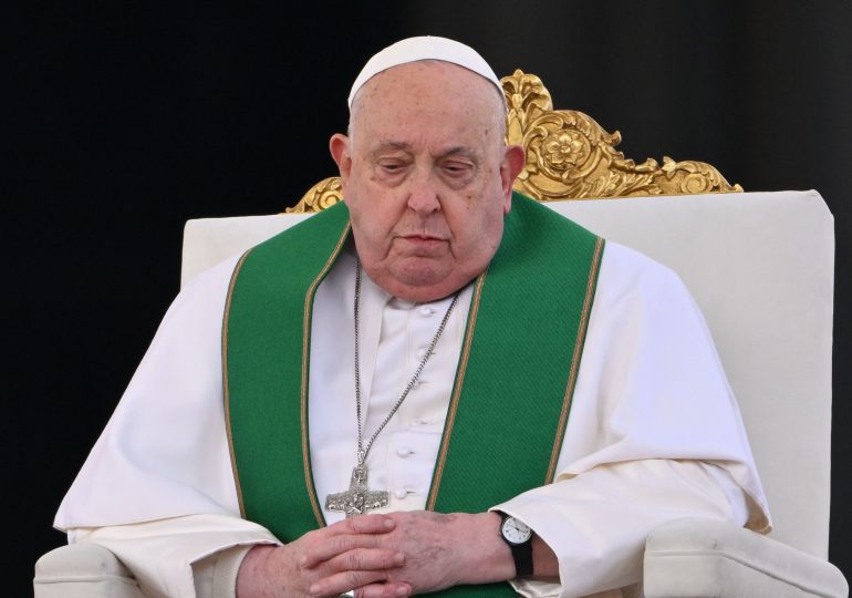 El papa sigue su tratamiento sin ventilación mecánica, tras las insuficiencias respiratorias