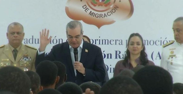 Migración gradúa 160 nuevos agentes y recibe 60 vehículos para incrementar operativos