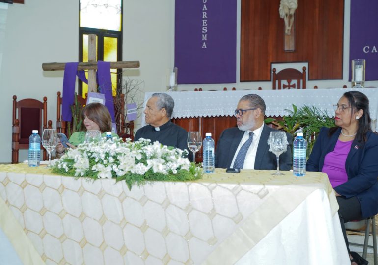 Desarrollo de la Comunidad entrega paneles solares en iglesia de San Francisco de Macorís