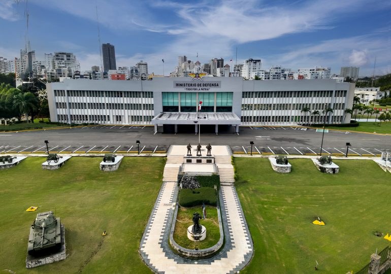 Ministerio de Defensa otorgará compensación económica a militares retirados sin cargos directos