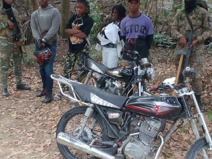 Detienen otro grupo de indocumentados que eran trasladados en cuatro motocicletas en San Juan y Montecristi