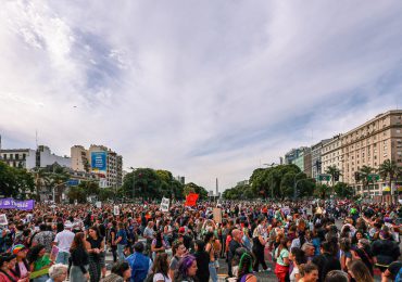 Decenas de miles de mujeres argentinas marchan "contra el fascismo y el patriarcado"