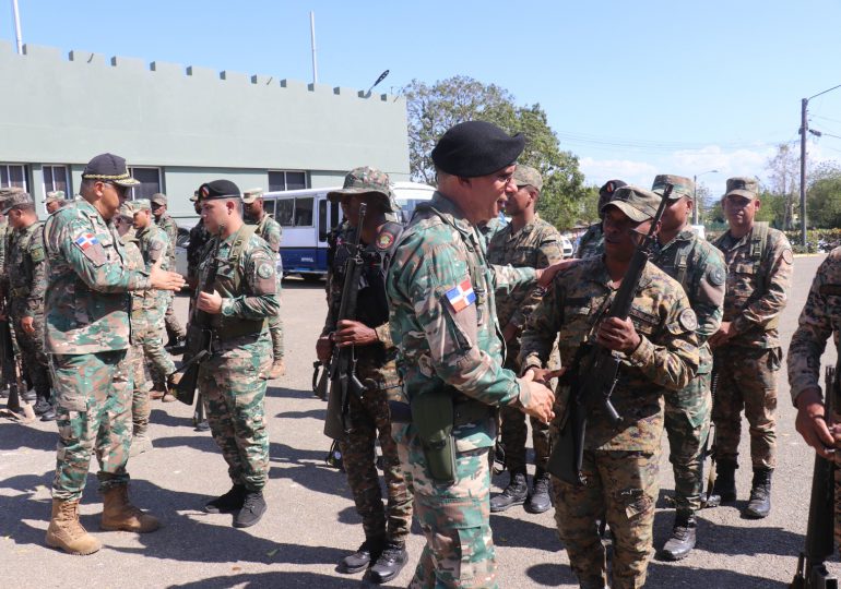 Pandillero haitiano Barbecue no ha entrado a la República Dominicana dice mayor general Camino Pérez, comandante del Ejército