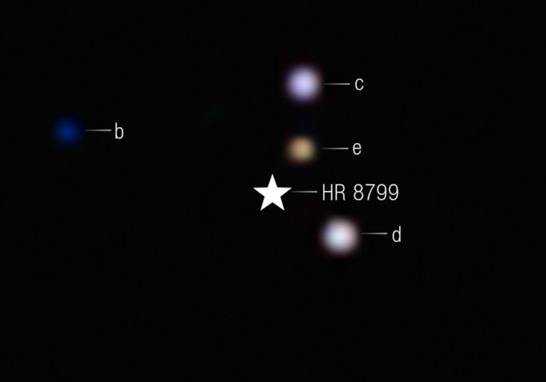 El telescopio James Webb capta, por primera vez, imágenes de CO2 fuera del sistema solar