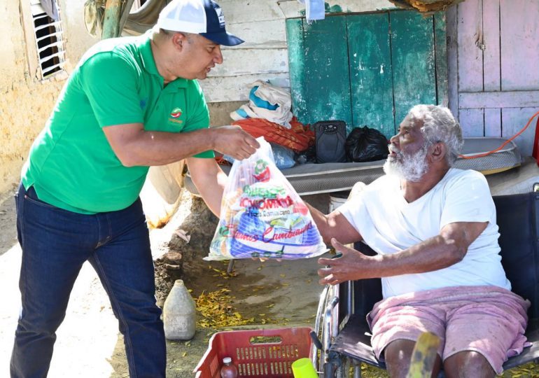 Comedores Económicos del Estado (CEED) realiza amplio operativo de entrega de kits de raciones crudas en Azua y Barahona