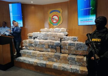 DNCD incauta lancha con 548 paquetes de cocaína y arrestan dos personas en Pedernales