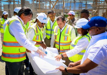 Ministro Paliza y director del DA inspeccionan avance aeropuerto El Granero del Sur, en San Juan