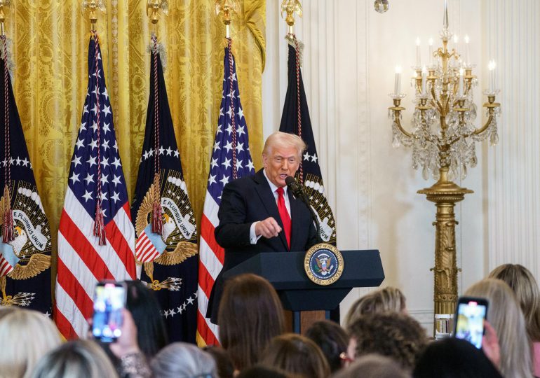 Trump anuncia un arancel del 25 % para los automóviles fabricados fuera de EE.UU.