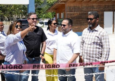 APORDOM realiza mantenimiento preventivo en muelle turístico y pesquero de Sánchez en Samaná