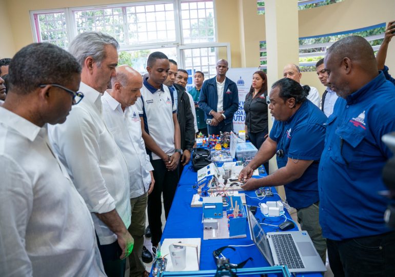 Centros Tecnológicos Comunitarios impacta a jóvenes de Pedro Brand