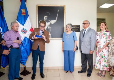 RTVD entrega reconocimiento “Estrella al Legado Cultural” a Casandra Damirón