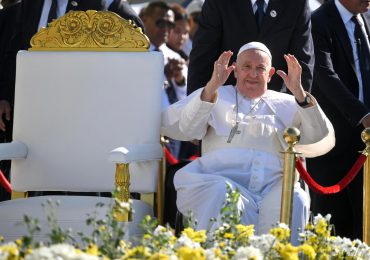 El papa será dado de alta mañana y continuará con la convalecencia al menos dos meses