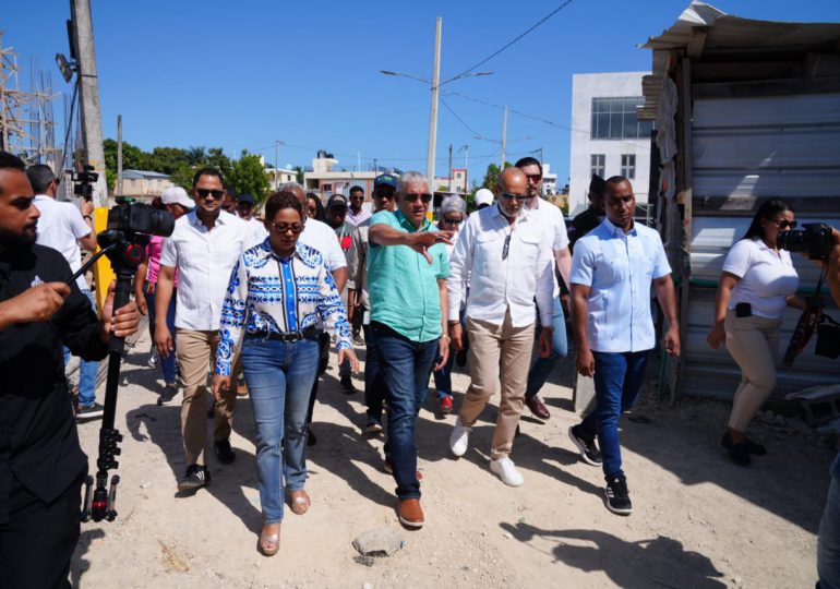 Gobierno en las Provincias supervisa obras en SDO; escucha inquietudes y da respuestas a munícipes