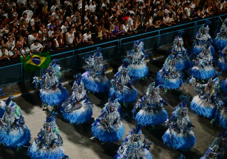 Rio arranca sus desfiles de un Carnaval que late al ritmo del Óscar