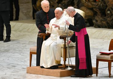 Con el papa hospitalizado, el Vaticano entra en "una zona gris"