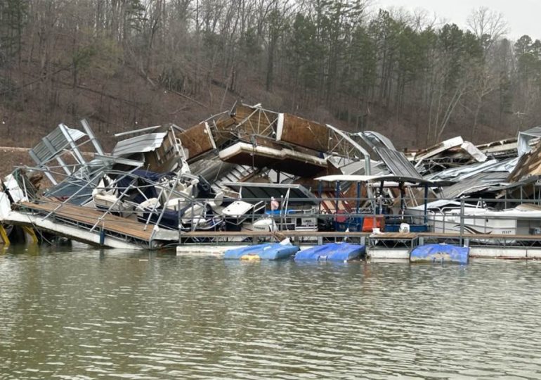 Muertes por tornados del fin de semana en EEUU suben a 40