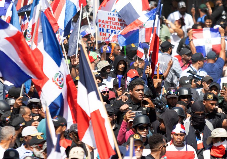 Marcha en Friusa desata tensión, disturbios y respuesta policial