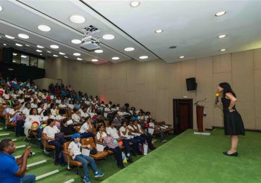 Banco Popular educa a niños y jóvenes en la Semana Económica y Financiera