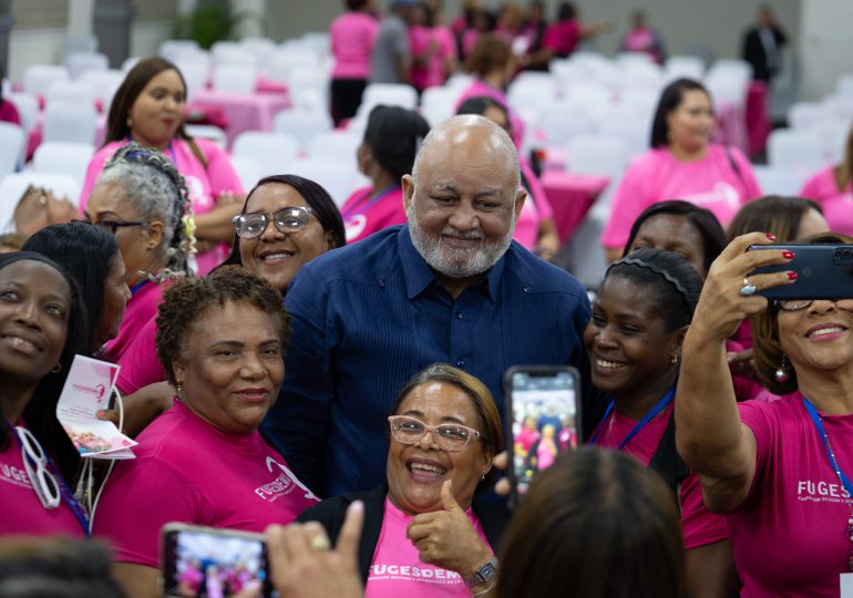 Roberto Fulcar exhorta a las mujeres a trascender en sus distintos roles bajo nuevas formas de relacionarse