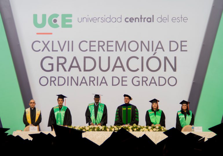 La UCE gradúa a 459 nuevos profesionales en su CXLVII Graduación de Grado