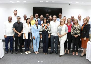 Alberto Rodríguez presenta en el Congreso el proyecto Tanda Extendida para fortalecer el deporte escolar