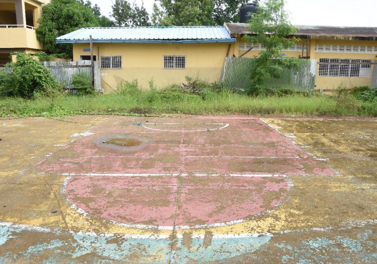 INEFI y Alcaldía de Monte Llano coordinarán intervención de cancha en el Centro Educativo Madre Teresa de Calcuta