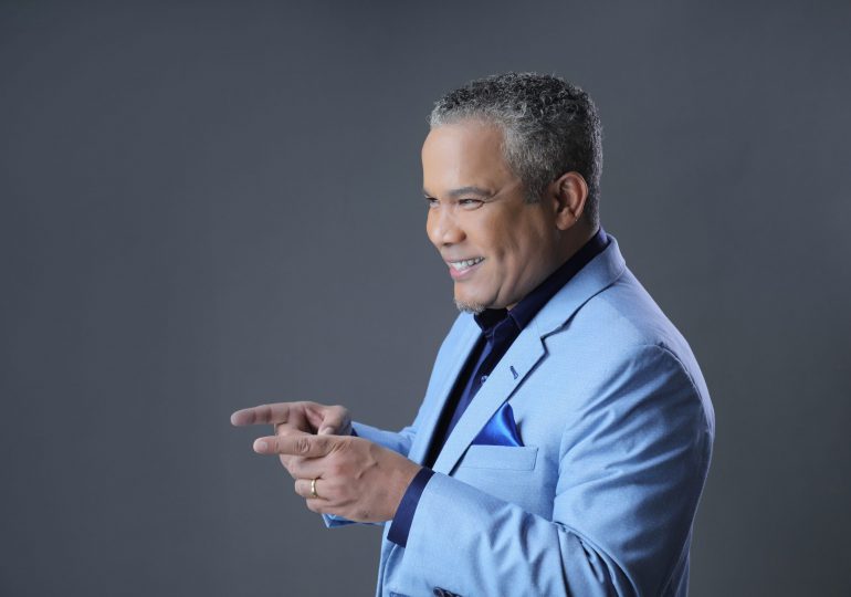 Héctor Acosta continúa su gira "Gracias Dominicanos"