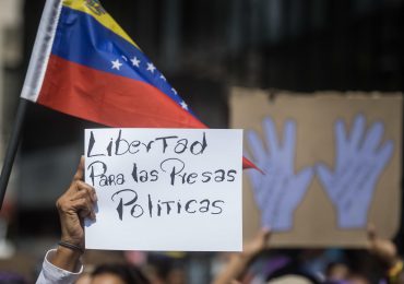 Protesta exige libertad de "presas políticas" de Venezuela en el Día de la Mujer