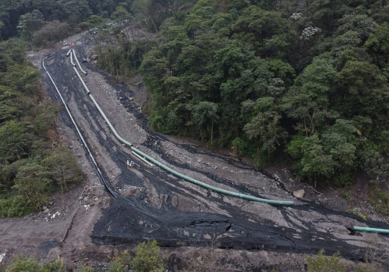 Derrame de petróleo en río de Ecuador está causando «daños sin precedentes», dice alcalde
