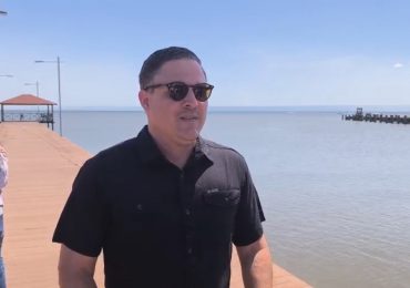 Director de Portuaria, Jean Luis Rodríguez, supervisa trabajos de mantenimiento del muelle pesquero de Sánchez