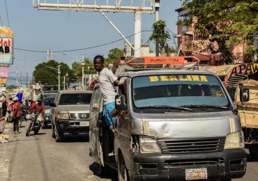 Un muerto y varios heridos en un ataque a dos vehículos del transporte colectivo en Haití