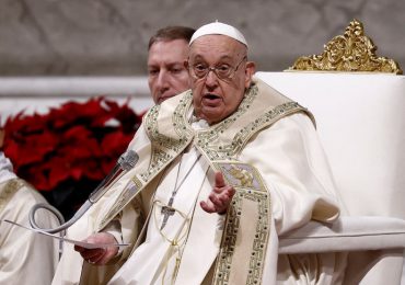 El papa se mantiene «estable» tras la insuficiencia respiratoria de la víspera