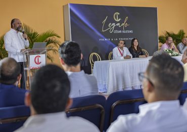 Legado: César Iglesias reconoce trayectoria de sus colaboradores