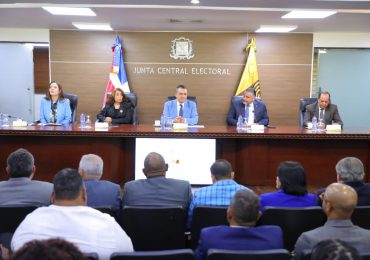 JCE presenta proyecto de la nueva cédula a otras organizaciones políticas