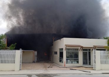 Sistema 911 coordina respuesta ante incendio en empresa en La Altagracia