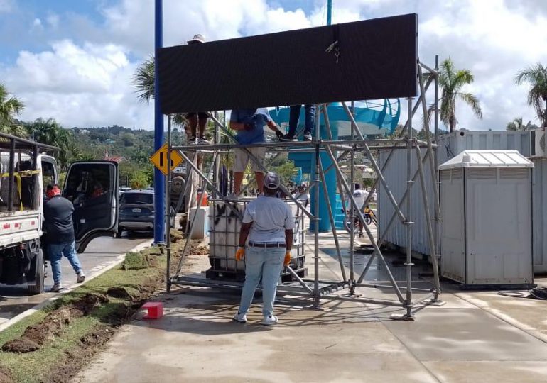 Inician instalación de reloj para entrega de malecón de Samaná