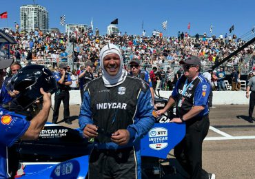 El susto que pasó Alex Rodríguez mientras conducía en el coche de seguridad en la carrera de IndyCar a alta velocidad