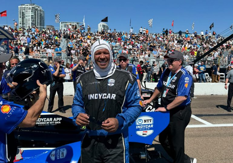 El susto que pasó Alex Rodríguez mientras conducía en el coche de seguridad en la carrera de IndyCar a alta velocidad