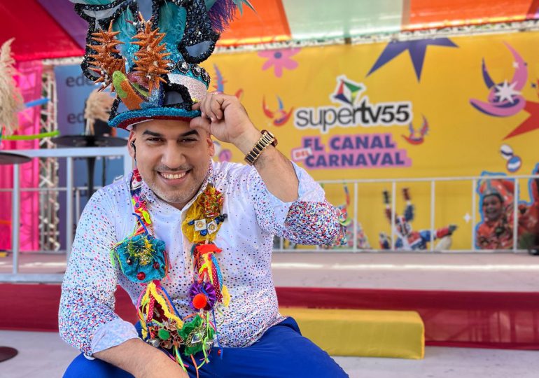 Jean Carlos Sánchez 20 años de trabajo consolidado como el animador más completo del Carnaval de Santiago