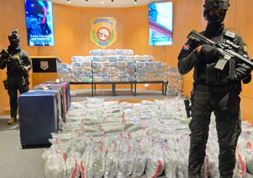 Intervienen 11 maletas cargadas de presunta marihuana y arrestan siete extranjeros en el aeropuerto de La Romana